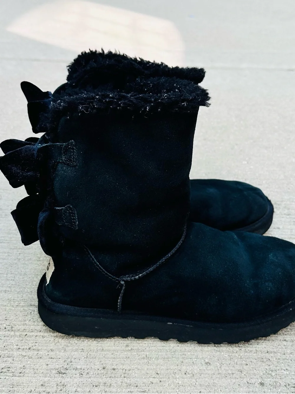 UGG Bailey Bow Black Velvet Bow Back Shearling Boots Size 8